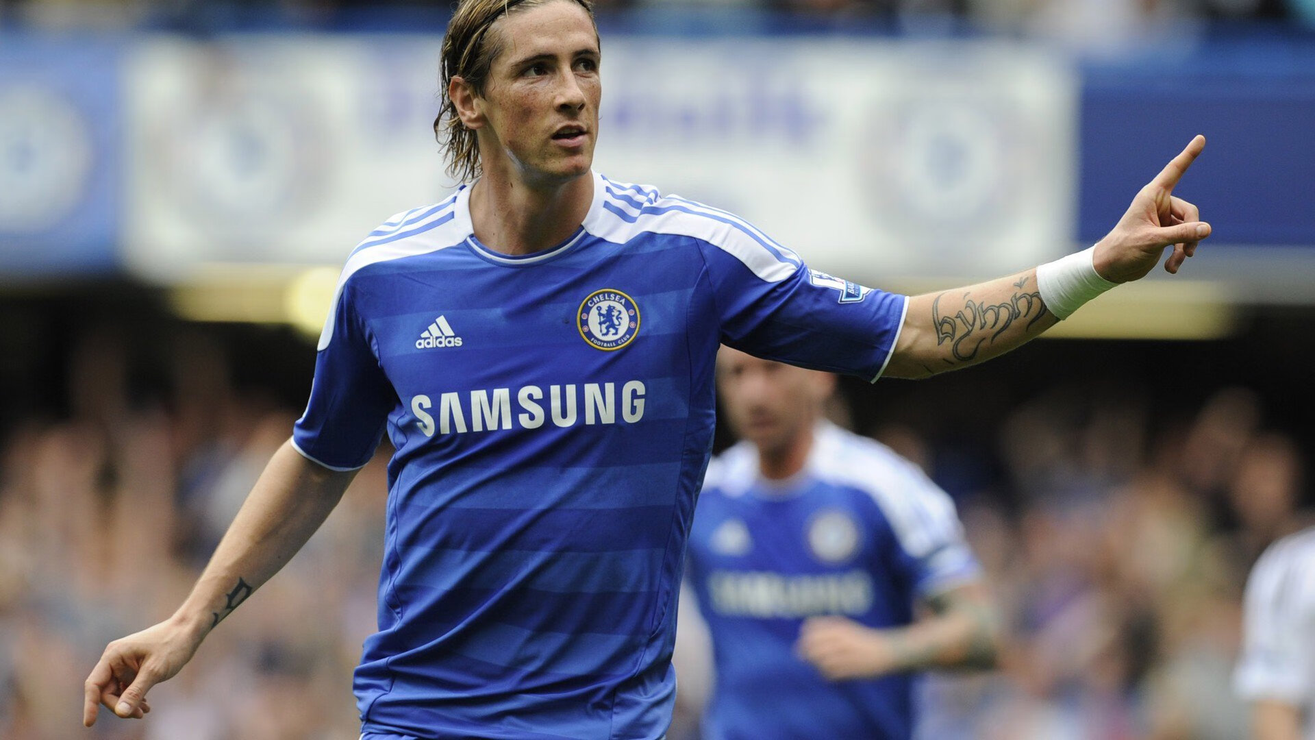 “马科斯·莫奇的防守天赋与战术执行力，成就阿根廷美洲狮队的防线基础”